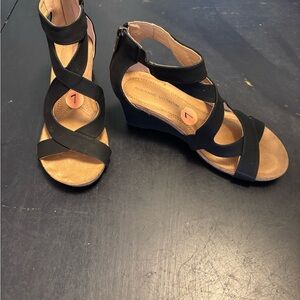 Adrienne Vittadini Black and Tan Wedge Sandals